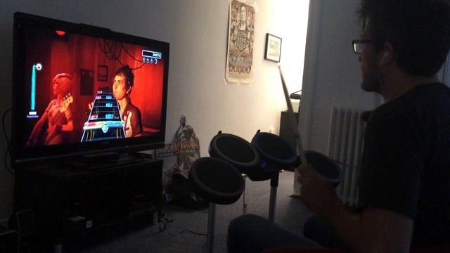 Gameblog Mode d'Emploi : Rock band 4 sans le son, ça donne ça !