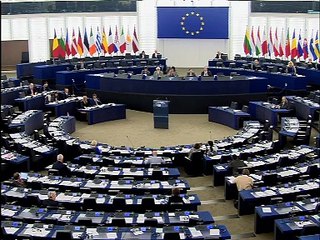 Karima Delli: "le scandale Volkswagen nous rappelle qu'en 2015, respirer tue!"