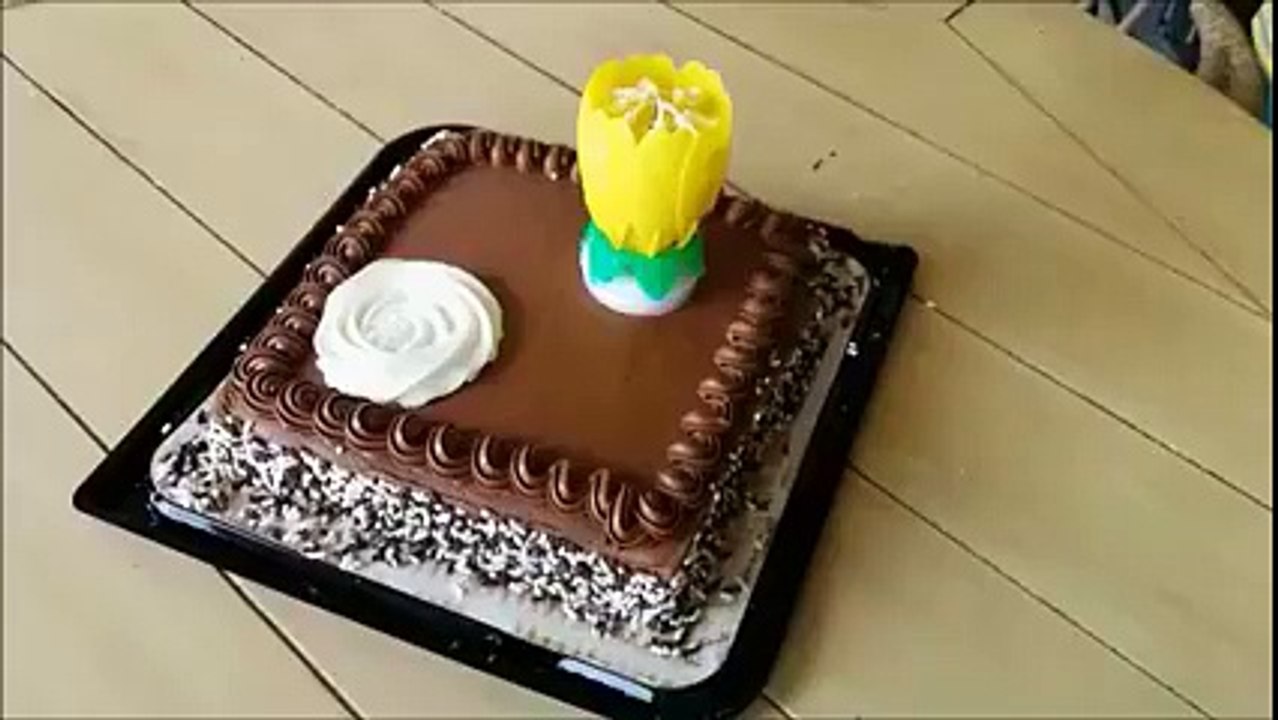 Can your birthday candles do this Sooo cool