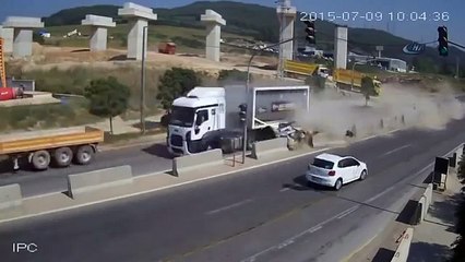 Bursa daki Tır Kazasında 7 Kişi Sağ Kurtuldu