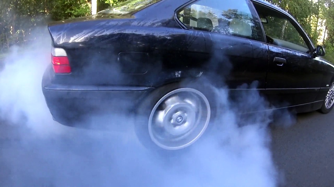 BMW E36 328i Coupe Burnout