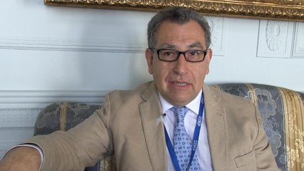 ¿Nacemos libres o con microbios?