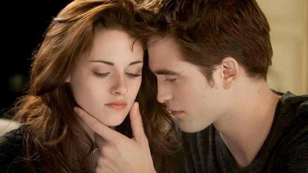 Twilight Gets GENDER SWAPPED By Stephenie Meyer | What's Trending Now