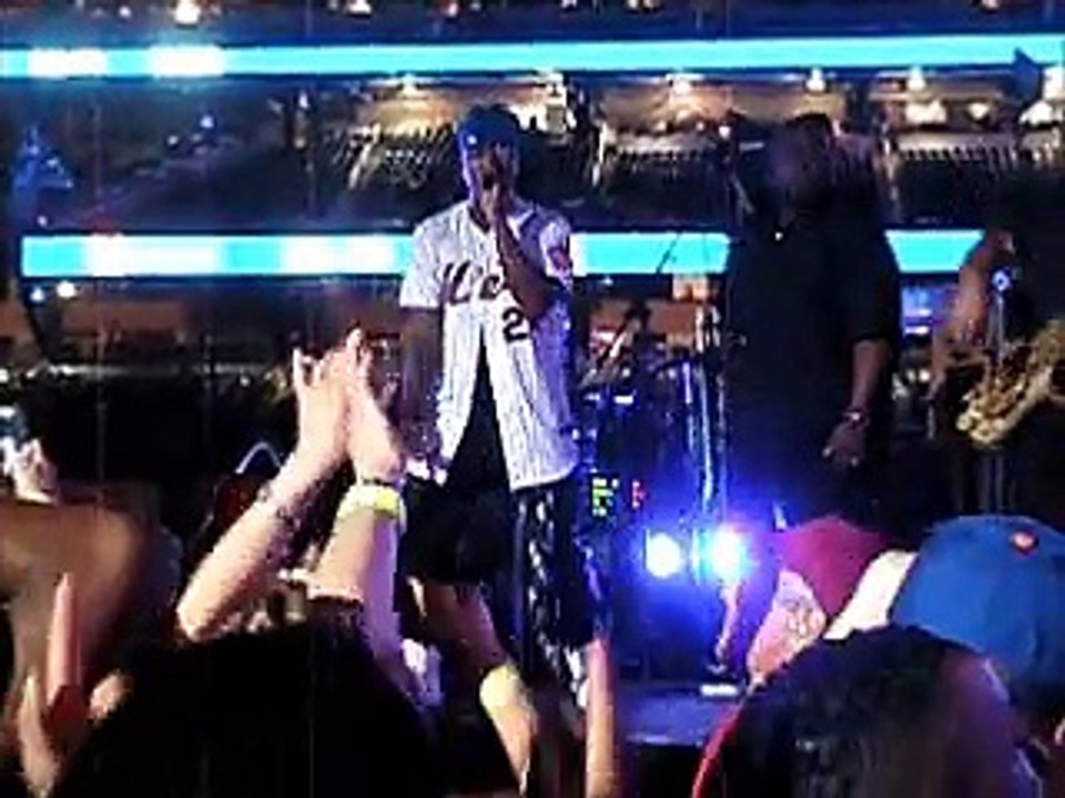 Citi Field Concert 08-15-2015: Ne-Yo - Closer