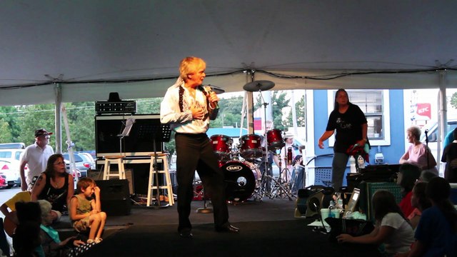 Gene Hodge sings 'Big Hunk Of Love' Elvis Week 2015