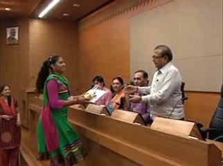 Gandhinagar Deaf & Dumb Children from Rajkot meets Gujarat CM
