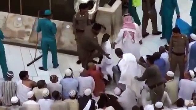 حرم پاک میں ایک اللہ کے بندےکی کیفیت دیکھیں۔۔۔