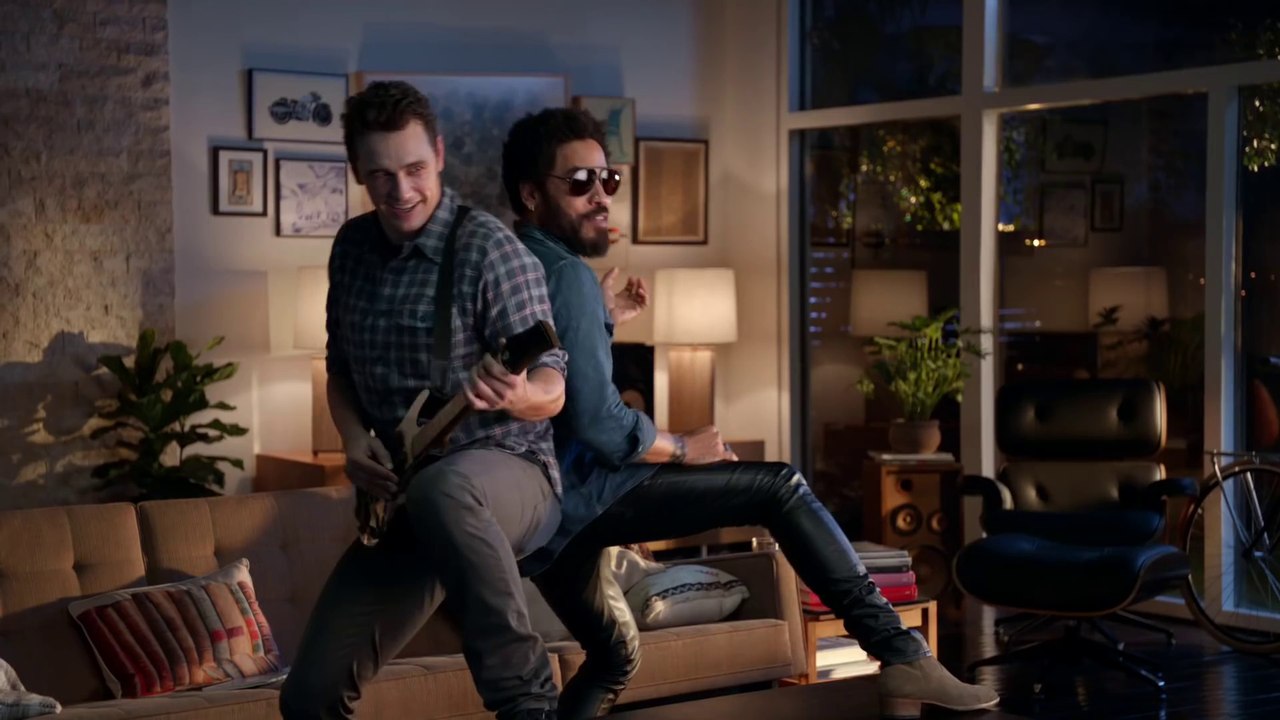 Lenny Kravitz donne des cours de guitare à James Franco - Guitar Hero® Live Trailer - Win The Crowd