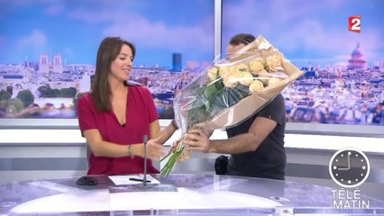 William offre des fleurs à Sophie - 2015/10/07