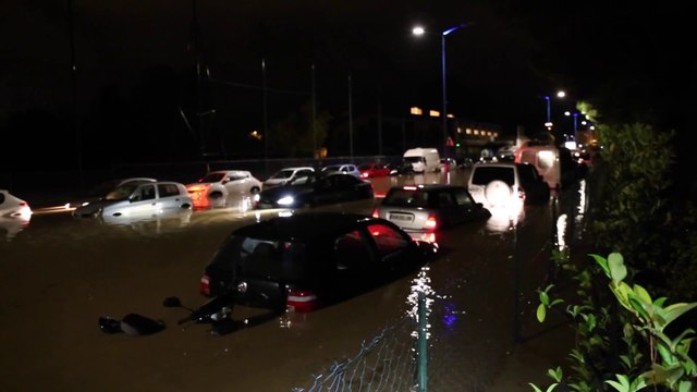 Guy discovers his apartment during massive floods in France