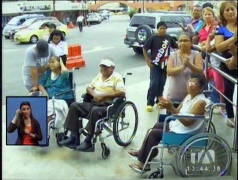 Ministra de Salud interpone medida cautelar contra clínicas de hemodialisis