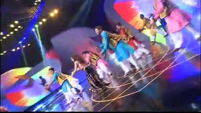 Ayesha Omer dance Performance Lux Style Awards 2015 on Tutti Fruti song - HD