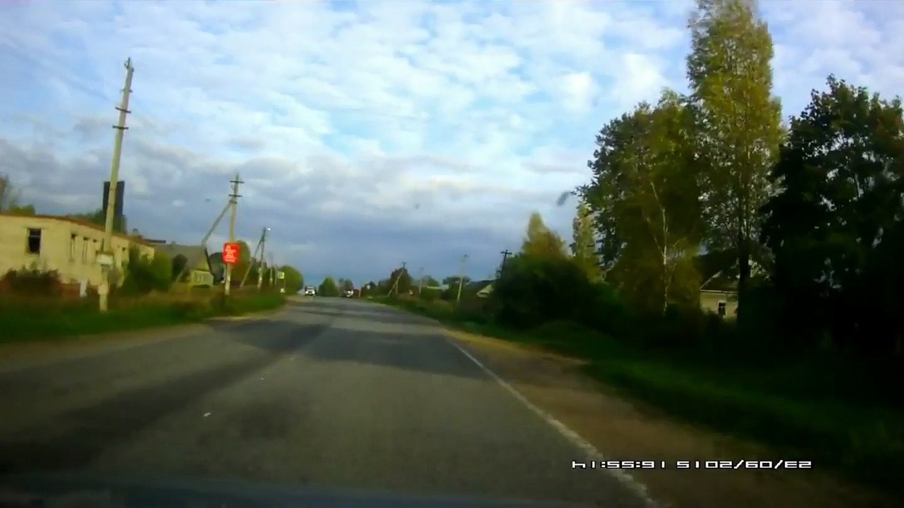 Je fais demi-tour, sans regarder autour de moi.