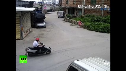 Bebeğini Yola Bırakarak Büyük Hata Yaptı