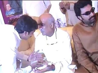 See How Angrily PPP's Leader Khursheed Shah Replying To His Worker