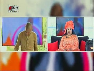 Déguene Chimère et Pape Cheikh se moquent de la robe de Kya sans qu'elle s'en rende compte