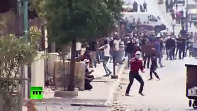 RAW_ West Bank violence flares, hundreds of Palestinians clash with Israeli forces