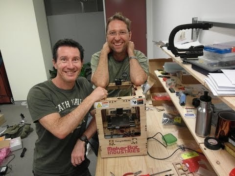 EEVblog #246 - Makerbot Thing-O-Matic Time Lapse Build