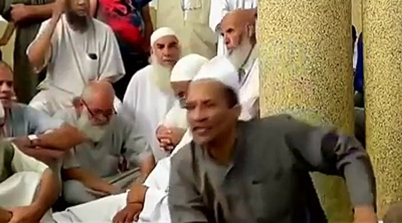 شيخ جزائري قال مالم يستطع احد قوله ولم يجروء احد ان يتكلم قبله اسمعوه فلربما تكون لنا جرأه ان نقول الحق مثله أين أمة الاسلام أين عقلاء المسلمين