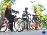 فیصل آباد کی زرعی یونیورسٹی میں وویمن سائیکلنگ کے مقابلے ہوئے ،رنگ برنگ ایونٹ میں خوب ہلہ گلہ ہوا