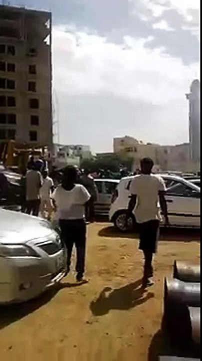 Bouguane Gueye pistolet à la main contre les hommes de Barthélemy Dias