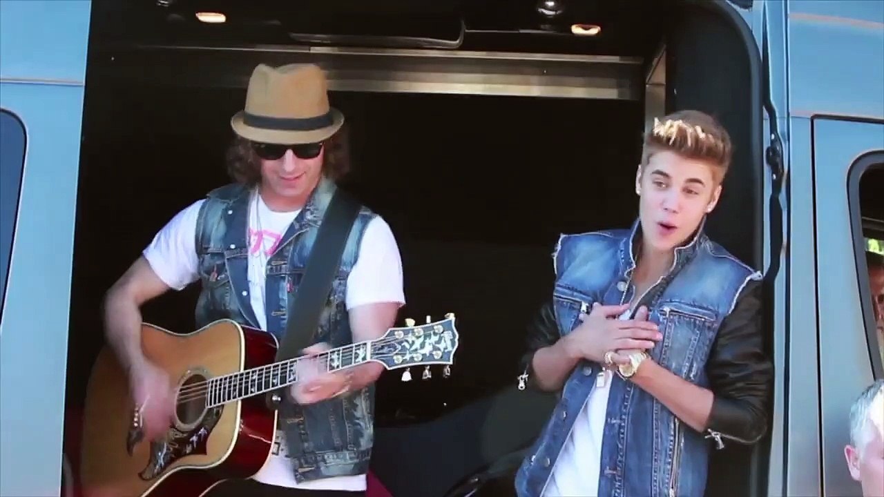 Justin Bieber gets album tattoo