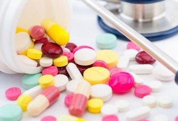 Le 18:18 - Antibiotiques : les spécialistes marseillais s'opposent à la ministre de la Santé