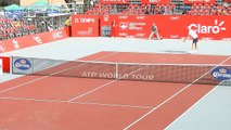 El divertido abrazo entre Karlovic y Sela    Karlovic and Sela's funny hug