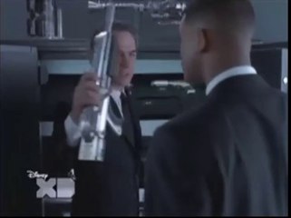 HOMBRES DE NEGRO "ESTA PORQUERÍA SE VA A ROMPER" LATINO