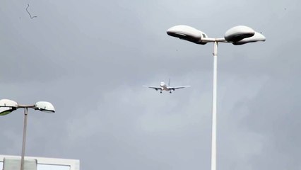boeing 757-300 cross wind landing at Lanzarote