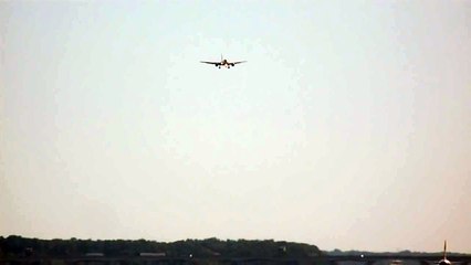 Delta 757 crosswind landing at DCA