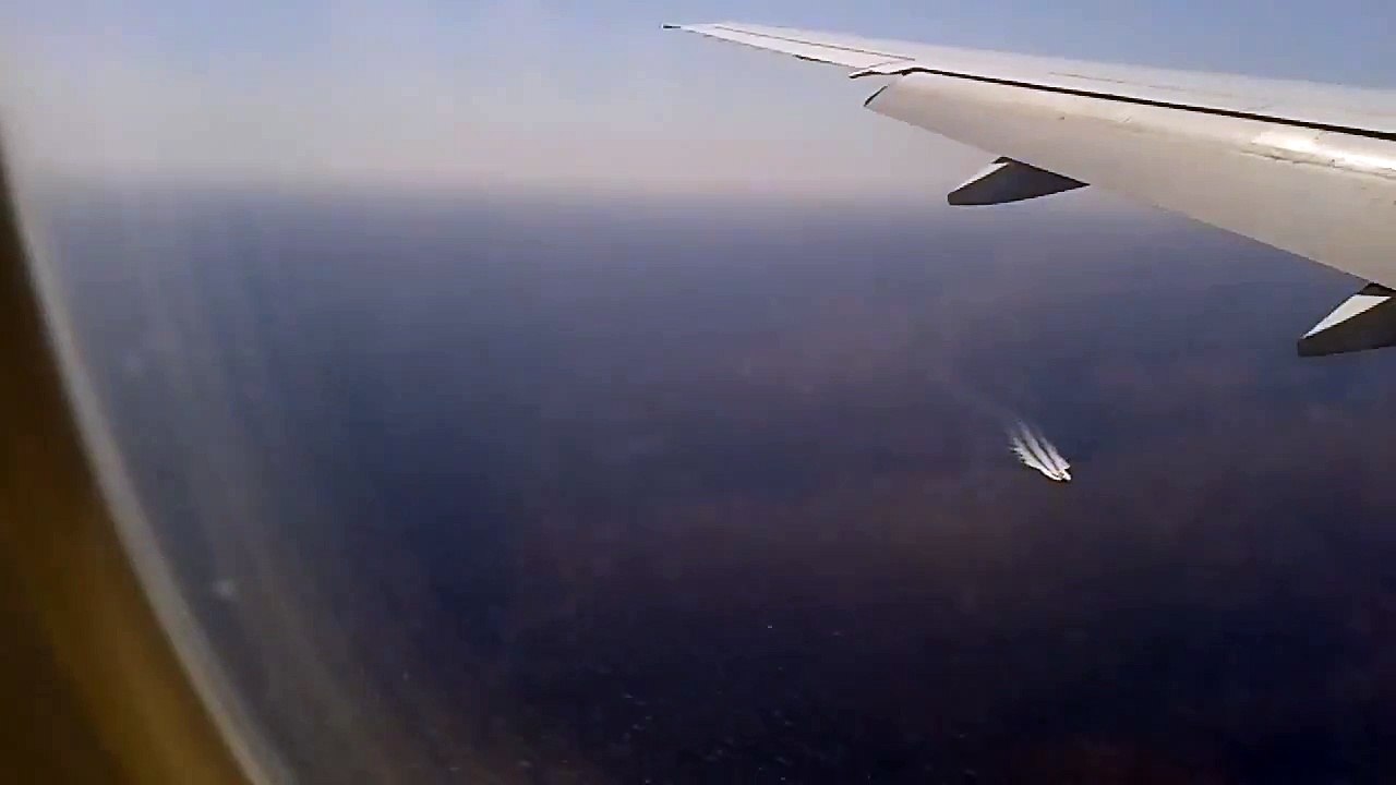 Emirates 777 Crosswind landing in Larnaca Cyprus