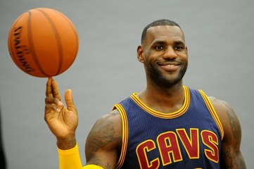 Watch: Lucky Fan gets a Selfie With King LeBron James