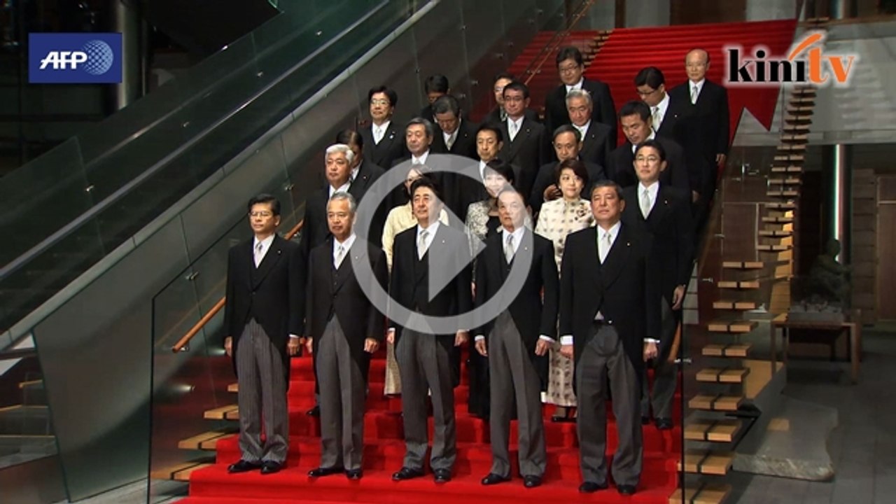 Bekas ahli gusti, pengacara TV sertai kabinet Jepun