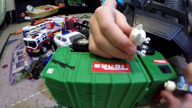 Tonka CONSTRUCTION TRUCKS DIG SNOW Dump Trucks POLICE Winter FUN!