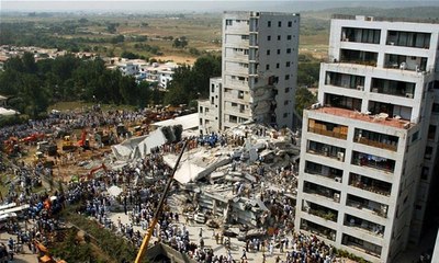 Earthquake 2005: When a building turned into wreck