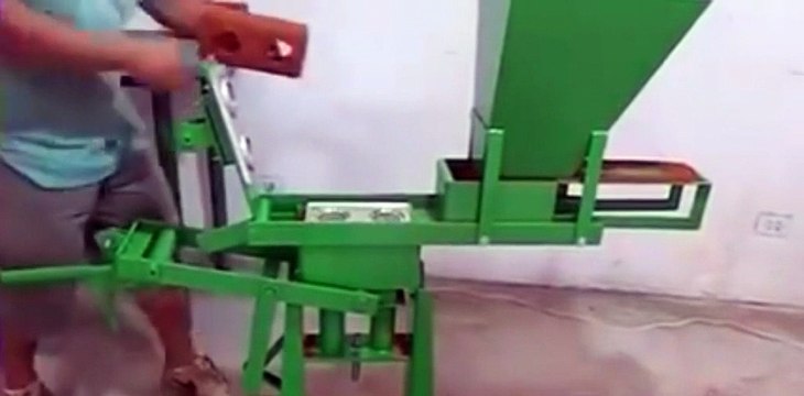 اینٹیں بنانے والی مشین