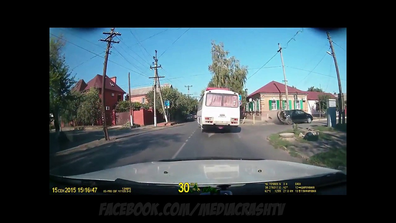 Compilation d'accidents et crash de camions et bus / Amazing crash truck