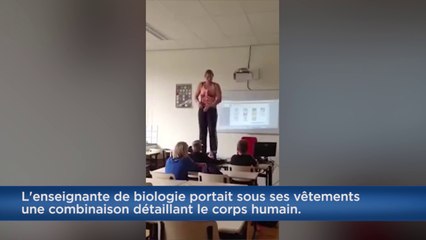 Une professeur se déshabille devant ses élèves