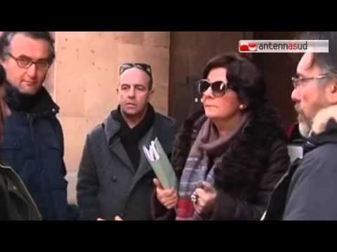 Tg Antenna Sud - Operai in chiesa e il parroco porta i materassi