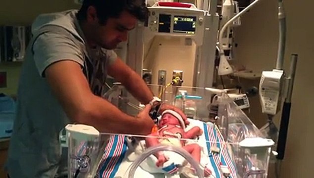 How Maulana Tariq Jameel is Giving Azan For Veena Malik Baby