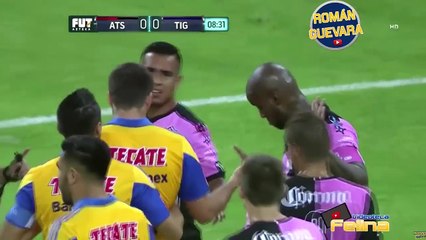 Gignac se chauffe avec un adversaire