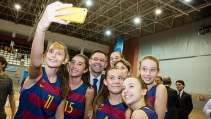 Bartomeu visita las secciones del básquet amateur [ESP]
