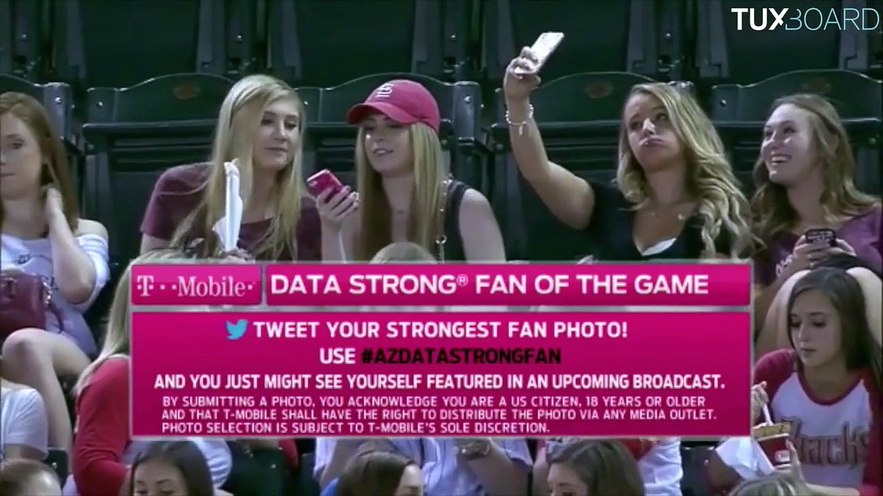 Que font les filles au stade : des selfies !