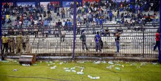 Angry Indian Fans Throw Bottles in Ground In Cuttack India vs South Africa T20 ORIGINAL VIDEO