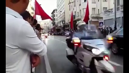 Une voiture du cortège de François Hollande au Maroc percute un homme