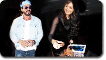 Shahrukh Khan Celebrates Wife Gauri Khan's 45th BIRTHDAY