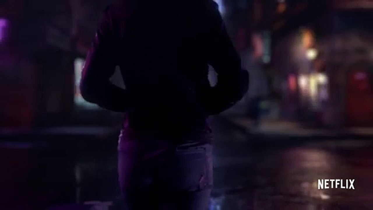 Marvels-Jessica-Jones--an-Evening-Stroll-official-FIRST-LOOK-clip-2015-Netflix