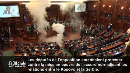 Kosovo : du gaz lacrymogène au Parlement pour dénoncer l'accord avec la Serbie