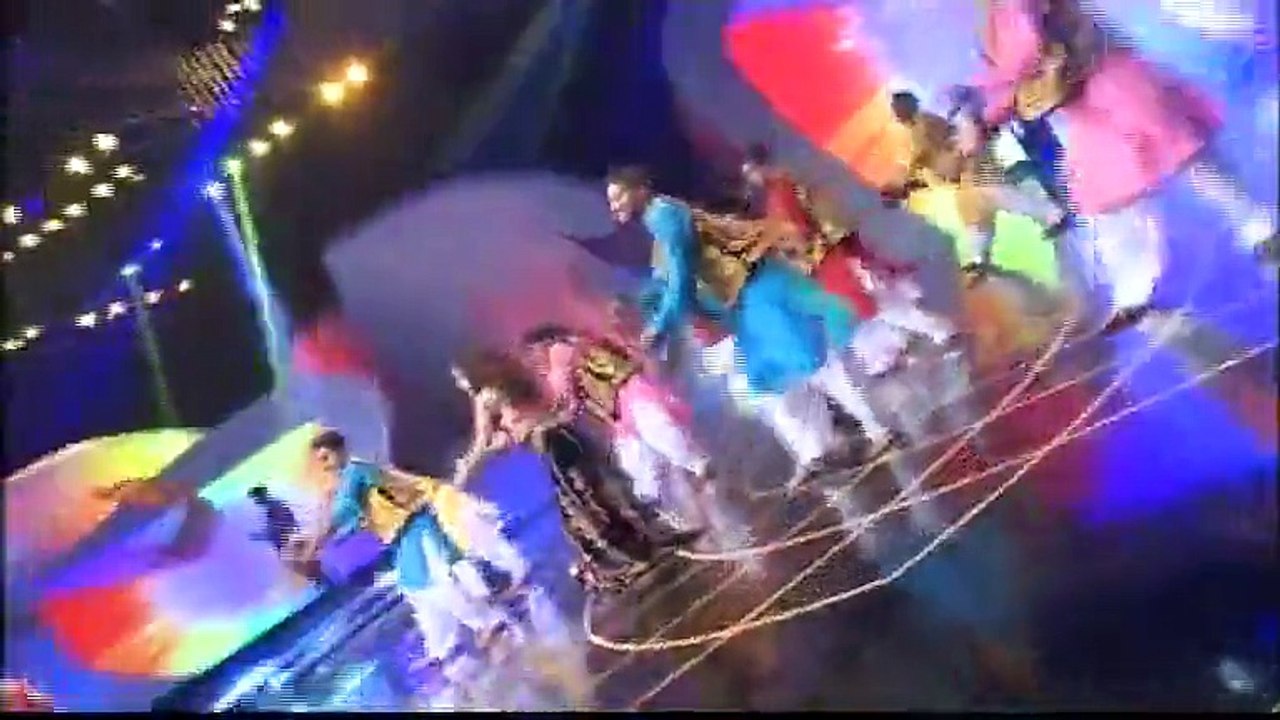 Ayesha Omer Excellent Dance @ Lux Style Awards 2015